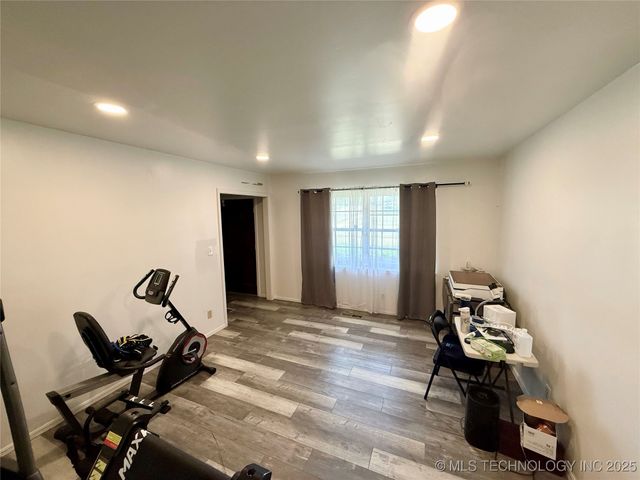 5521 S 76th East Avenue E, Tulsa, OK 74145