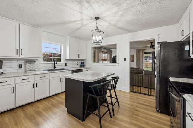 18 Crescent Blvd, Carthage, TN 37030