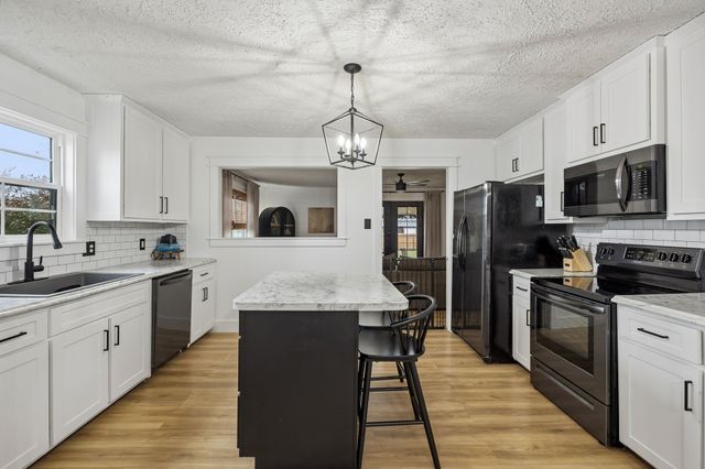 18 Crescent Blvd, Carthage, TN 37030