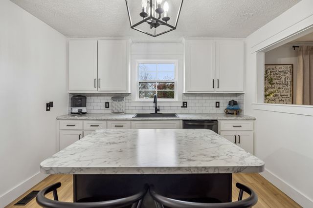 18 Crescent Blvd, Carthage, TN 37030