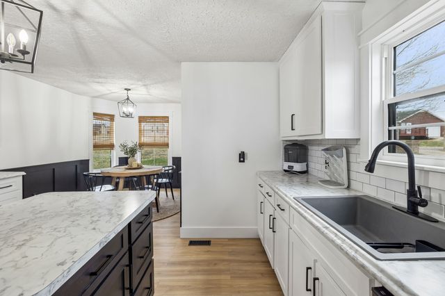 18 Crescent Blvd, Carthage, TN 37030