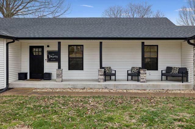 18 Crescent Blvd, Carthage, TN 37030