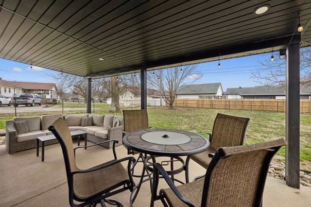 18 Crescent Blvd, Carthage, TN 37030