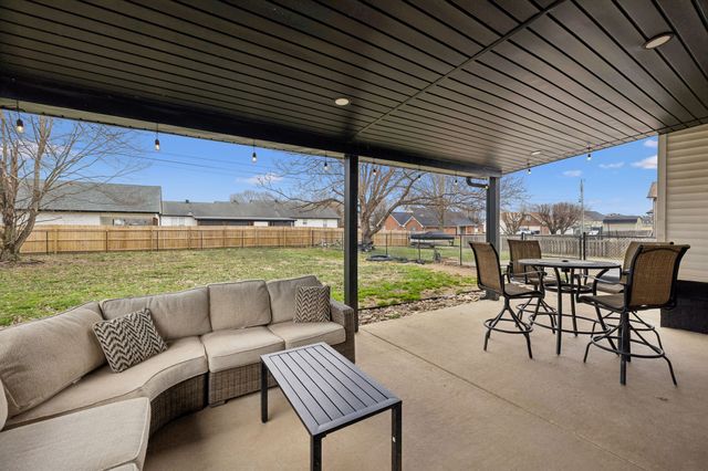 18 Crescent Blvd, Carthage, TN 37030