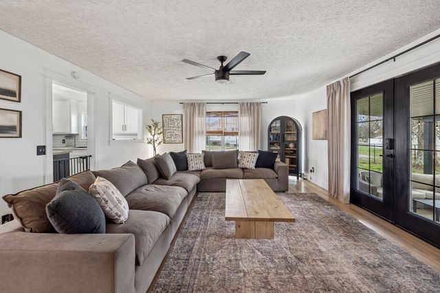 18 Crescent Blvd, Carthage, TN 37030