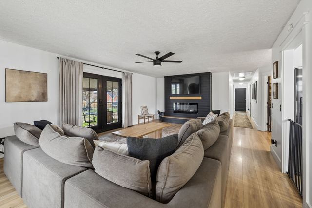 18 Crescent Blvd, Carthage, TN 37030