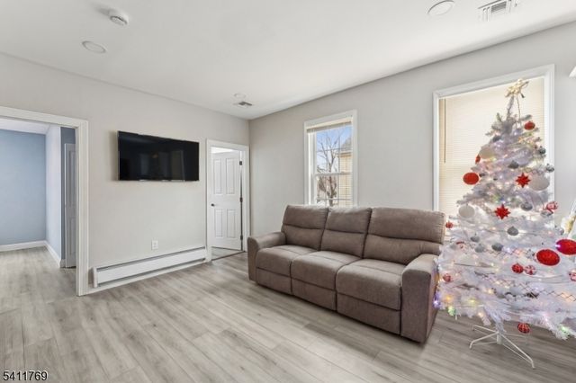 291 E 12Th Ave, Roselle Boro, NJ 07203