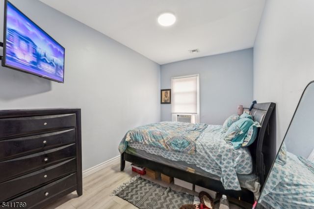 291 E 12Th Ave, Roselle Boro, NJ 07203