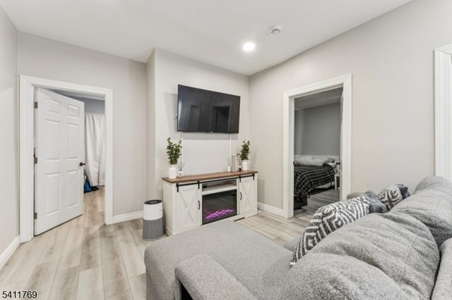 291 E 12Th Ave, Roselle Boro, NJ 07203