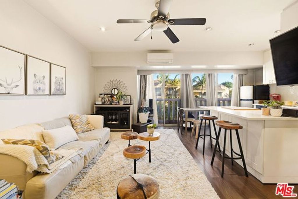 999 N Doheny Drive 104, West Hollywood, CA 90069