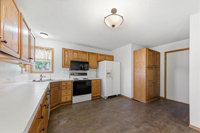 1521 E Rose Lane, Andover, KS 67002