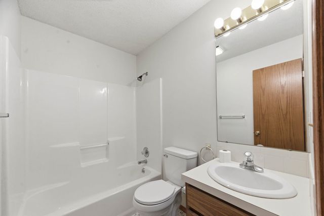 1521 E Rose Lane, Andover, KS 67002