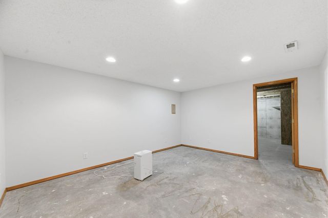1521 E Rose Lane, Andover, KS 67002