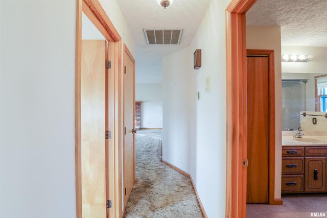 15546 Pittsburg Road, Marion, IL 62959