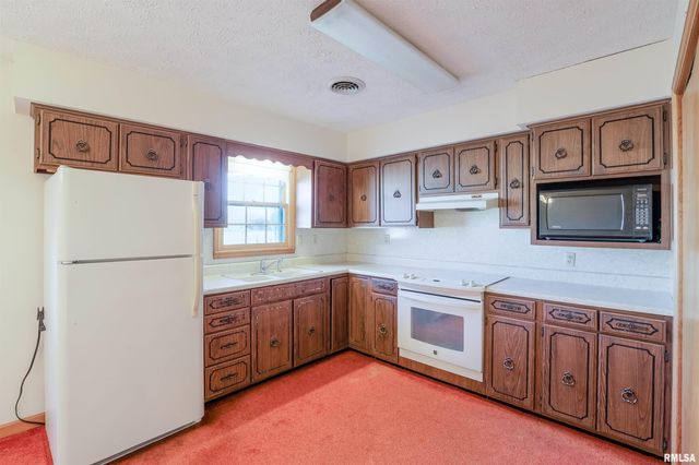 15546 Pittsburg Road, Marion, IL 62959