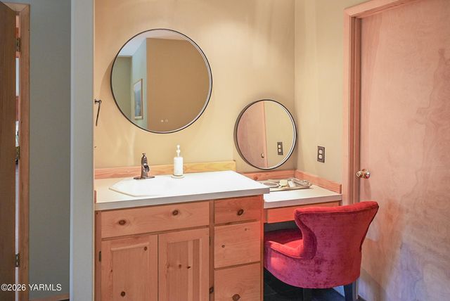 100 Alpine Ln, Easton, WA 98925