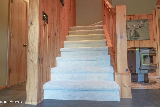 100 Alpine Ln, Easton, WA 98925
