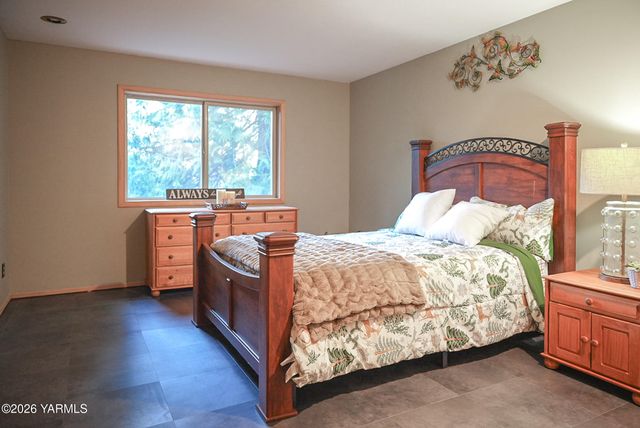 100 Alpine Ln, Easton, WA 98925