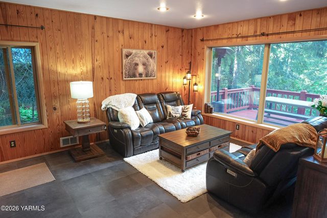 100 Alpine Ln, Easton, WA 98925
