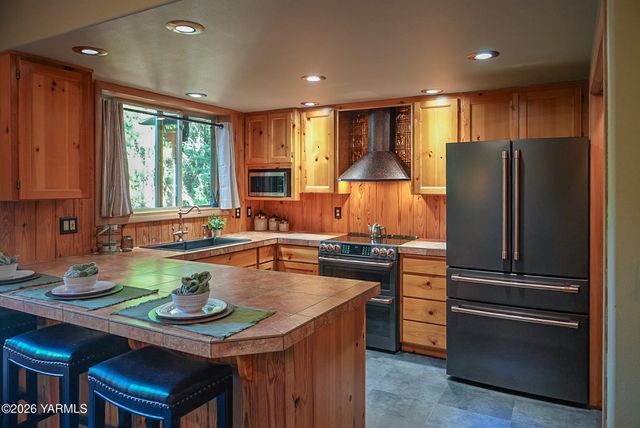 100 Alpine Ln, Easton, WA 98925
