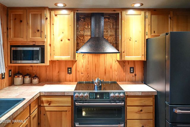 100 Alpine Ln, Easton, WA 98925