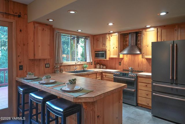100 Alpine Ln, Easton, WA 98925