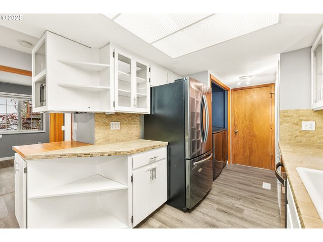 21 ORIOLE Ln, Lake Oswego, OR 97035