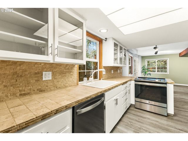 21 ORIOLE Ln, Lake Oswego, OR 97035