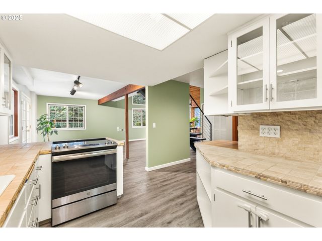 21 ORIOLE Ln, Lake Oswego, OR 97035