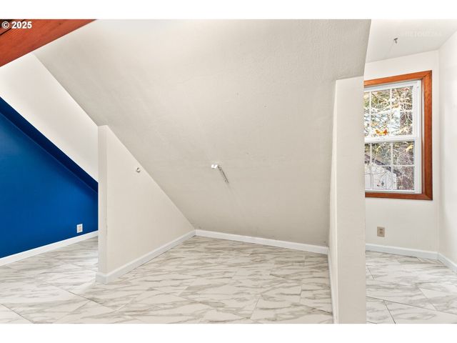 21 ORIOLE Ln, Lake Oswego, OR 97035