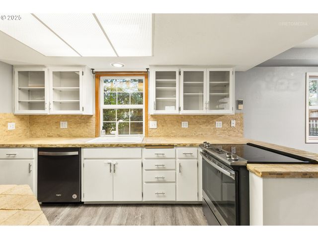 21 ORIOLE Ln, Lake Oswego, OR 97035