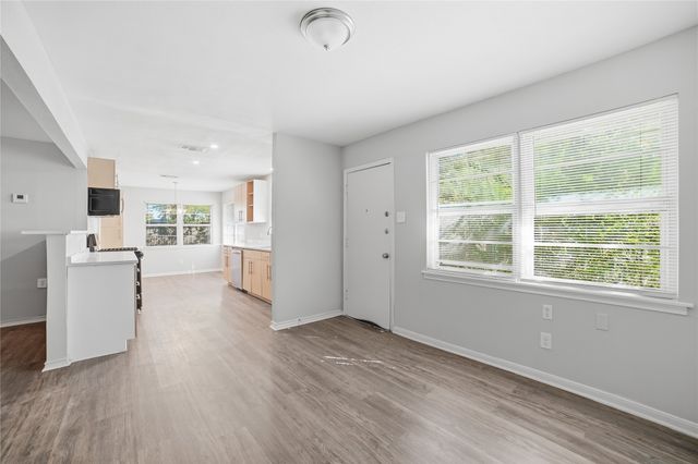 2926 N Prairie Creek Road, Dallas, TX 75227