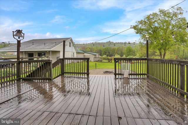 1039 LONG RUN RD, Pine Grove, PA 17963
