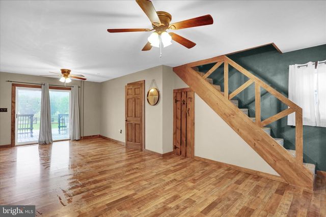 1039 LONG RUN RD, Pine Grove, PA 17963