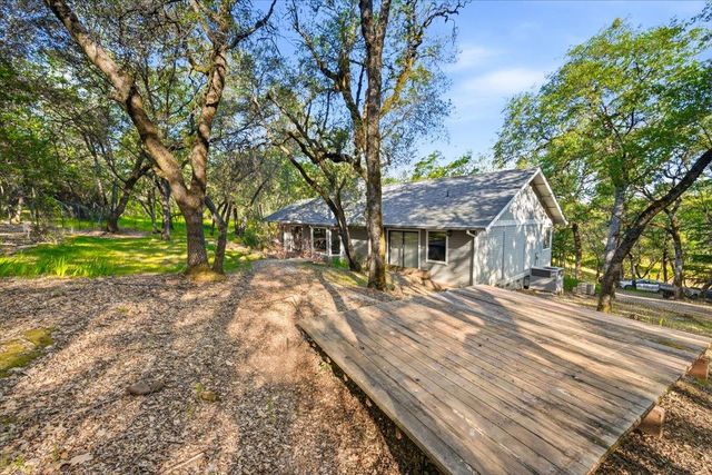 18509 Fair Oaks Dr, Penn Valley, CA 95946