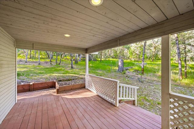 18509 Fair Oaks Dr, Penn Valley, CA 95946