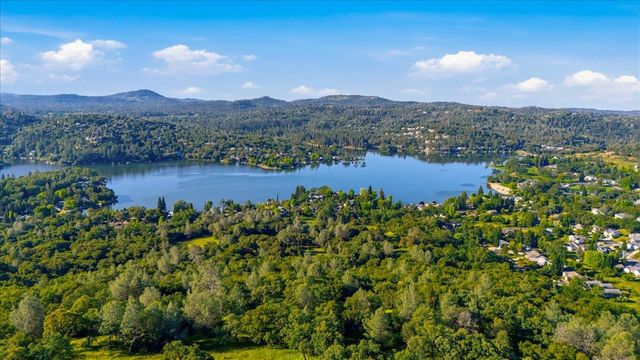 18509 Fair Oaks Dr, Penn Valley, CA 95946