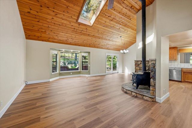 18509 Fair Oaks Dr, Penn Valley, CA 95946