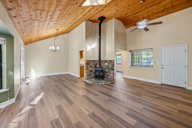 18509 Fair Oaks Dr, Penn Valley, CA 95946