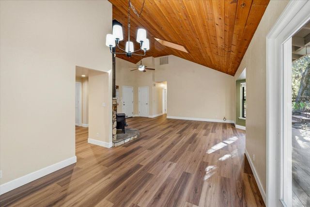 18509 Fair Oaks Dr, Penn Valley, CA 95946