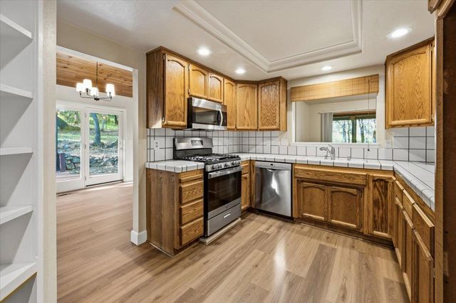 18509 Fair Oaks Dr, Penn Valley, CA 95946