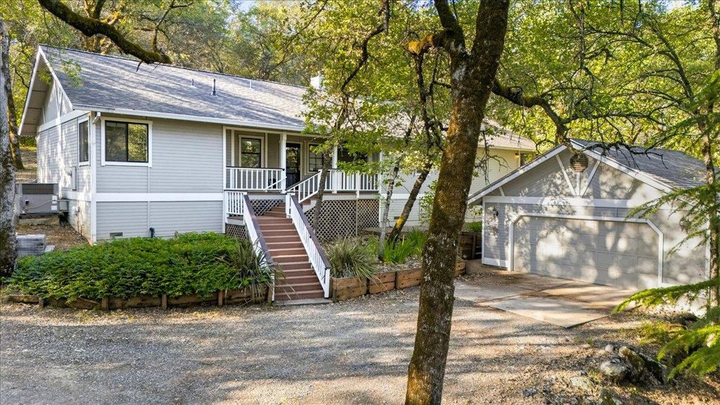 18509 Fair Oaks Dr, Penn Valley, CA 95946