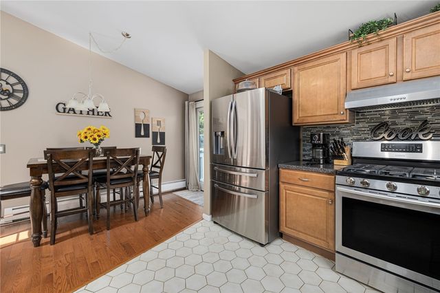 8 Birchwood Lane, Coventry, RI 02816