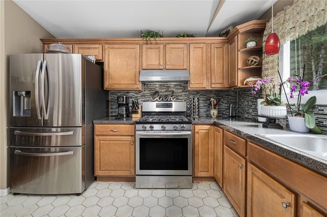 8 Birchwood Lane, Coventry, RI 02816