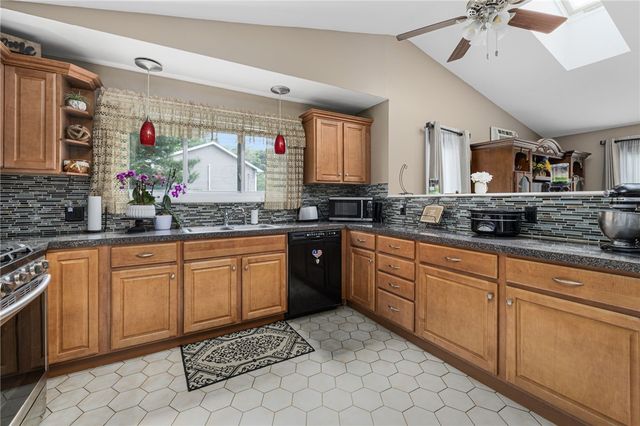 8 Birchwood Lane, Coventry, RI 02816