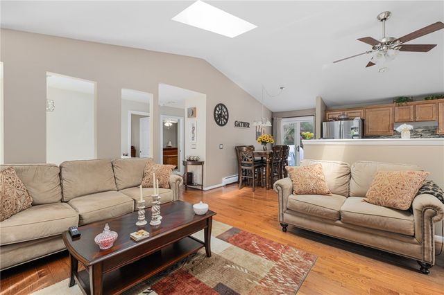 8 Birchwood Lane, Coventry, RI 02816