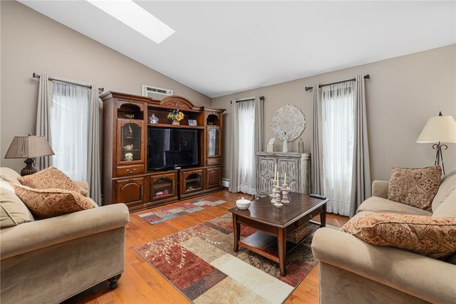 8 Birchwood Lane, Coventry, RI 02816