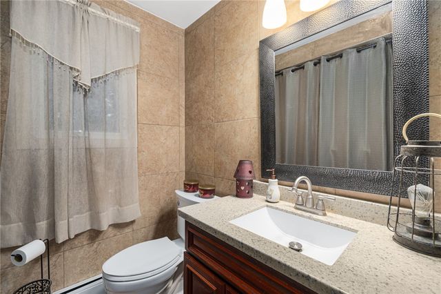 8 Birchwood Lane, Coventry, RI 02816