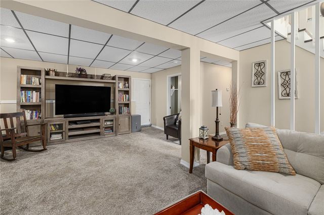 8 Birchwood Lane, Coventry, RI 02816