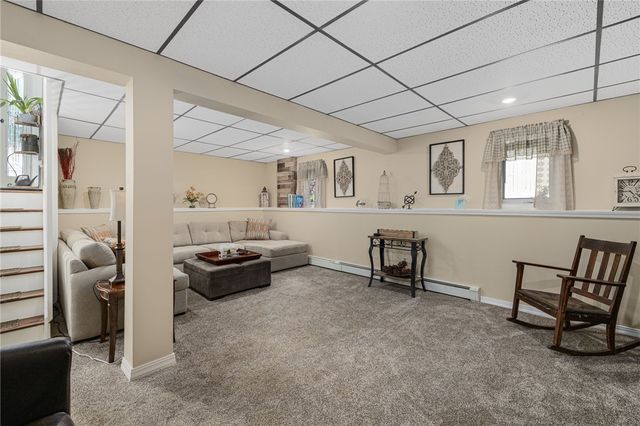 8 Birchwood Lane, Coventry, RI 02816